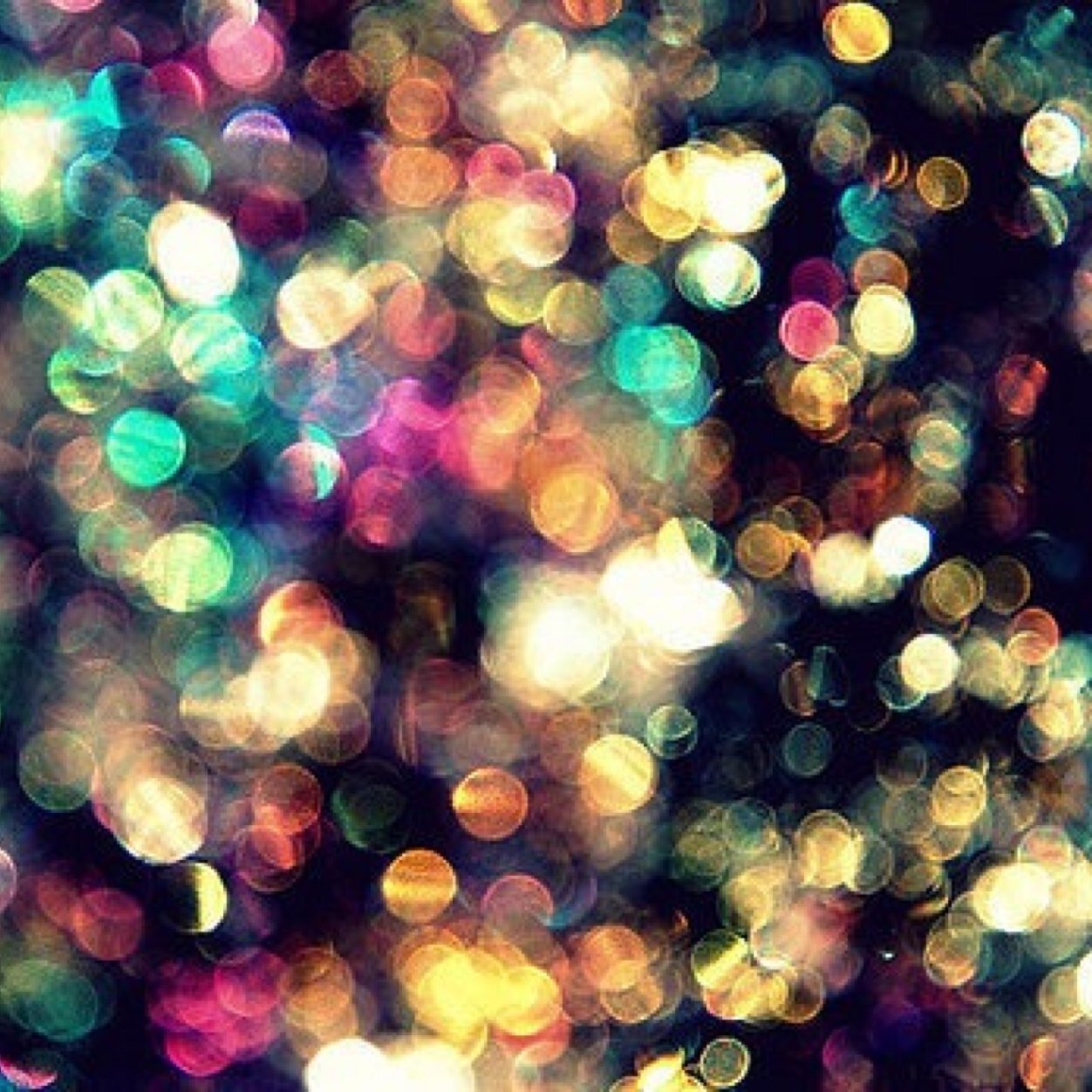 UK blogger - fashion, beauty, vegetarian foodie, love sequins, unicorns & beards!
Instagram: @ellenmarieinstagram 
Email: ellenmarieemail@gmail.com