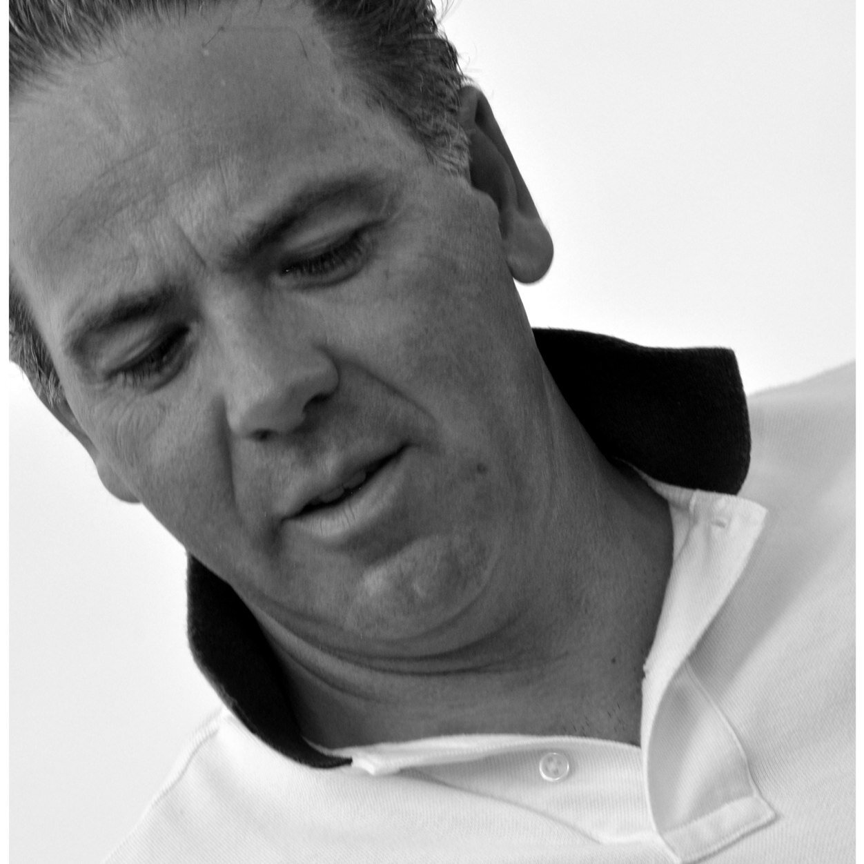 antonellocop62's profile picture. Si vive in un'epoca in cui solo gli ottusi sono presi sul serio, e io vivo nel terrore di non essere frainteso.