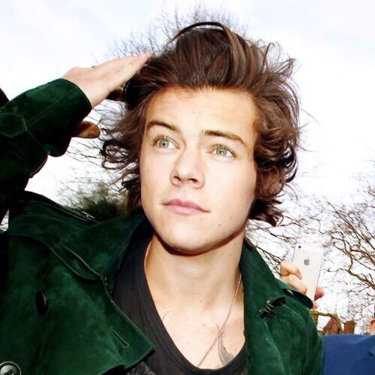 weird_one_71126's profile picture. E3 and glozell follow