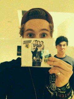 Follow my account please     
 @LilyIrwinH  :]
