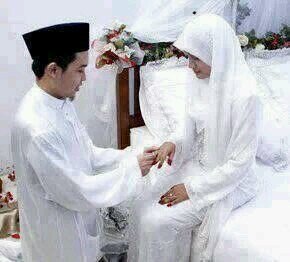 HiDuP BeRLaNDaSKaN SYaRiaT ISLaM