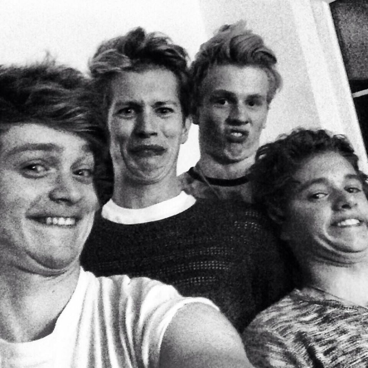 Free Follow from @TheVampsSecret