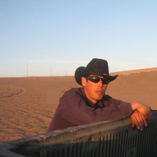 Me molesta quienes se esconden tras un seudónimo para criticar... Las cosas con 2D2DfRNT...
