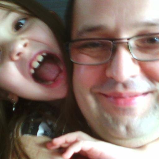 Prutser, papa van 2 superkinderen en getrouwd met het leukste vrouwke die er rondloopt...