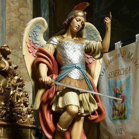 Dios Protégenos con tu Manto. La gente debe aprender a ver los hechos y no escuchar a los Estafadores d oficio. Los Lideres son el pueblo, no es LL o Guaido
