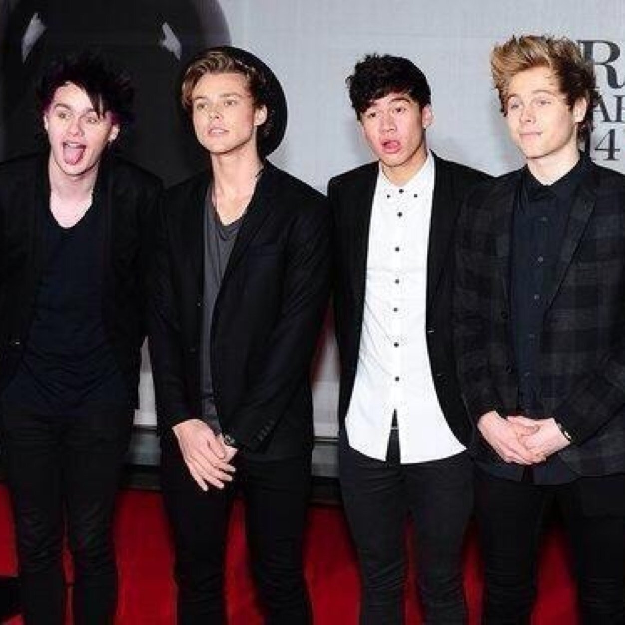 Go follow @5secondsoflozza