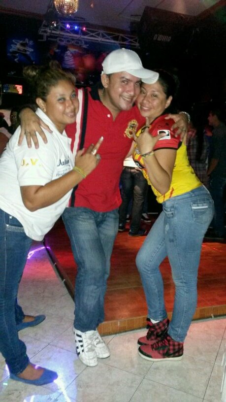 barcelona idolo del ecuador ..... Orgullosamente Sur Oscura la verdadera y leal ..!! Amo mi familia!!! Y a mi hermana marii