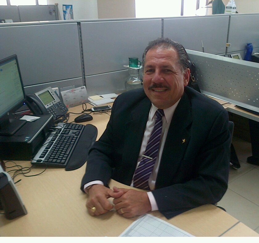 Soy de los que siempre digo que: EN LA VIDA TODO SE PUEDE; MENOS MORIRSE Y VOLVER A VIVIR.  Administrador de Empresas Especializado en Gerenciar el Servicio. Na