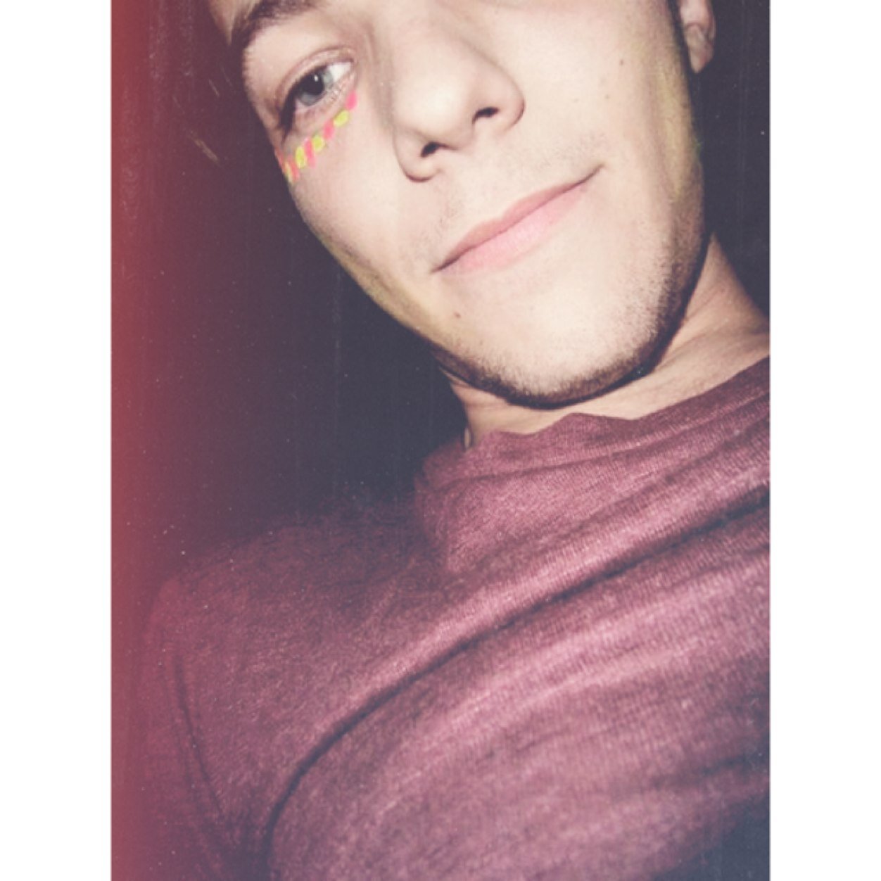 Hiii! I make icons and or headers for FL. I take requests! Dms are open! :) x