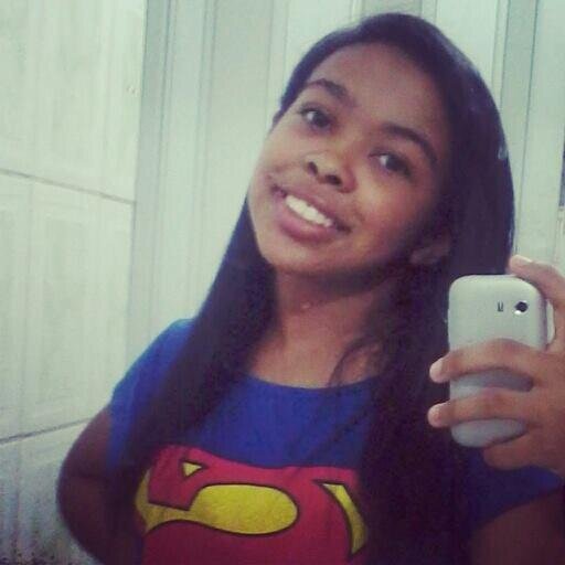 Sou uma dessas pessoas sem graça. Que se irrita fácil com barulhos, se sente tímida em multidão,se deixa levar pelo coração.!