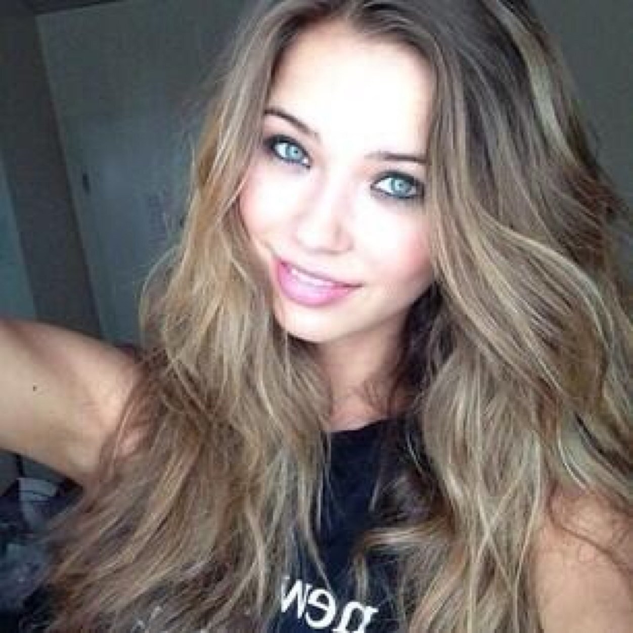 Hi I'm Allana i'm 17 yet alone .I love to go out & have fun I'm a princess to the publice a freak when its time