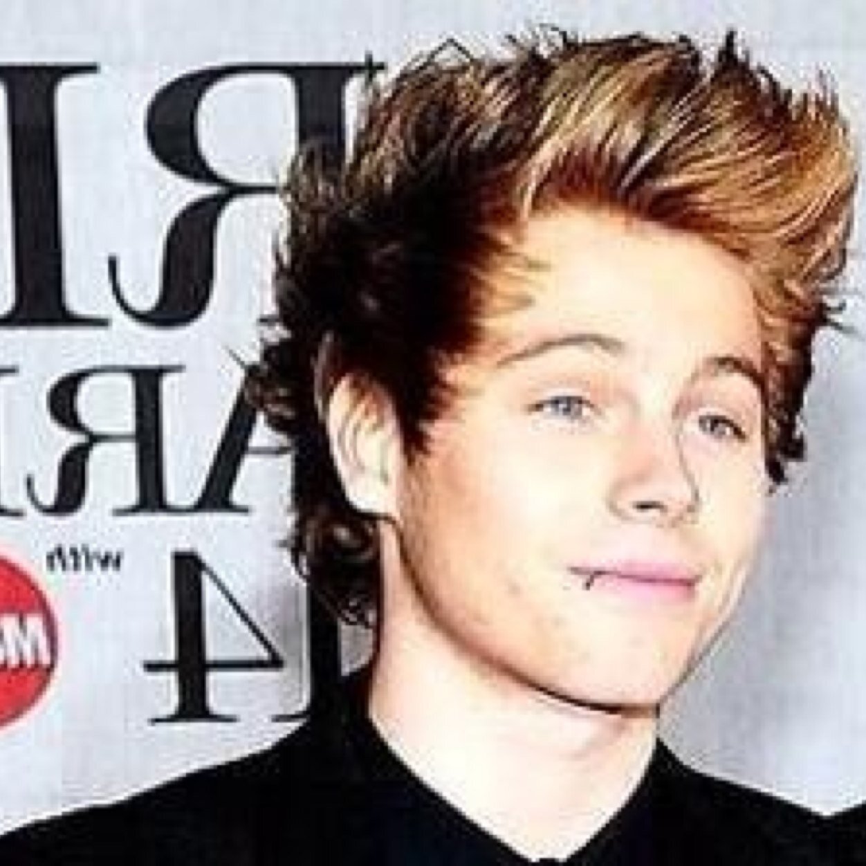 Heey sweetheart follow @PANDICORNx pleaseee? love you! byee x