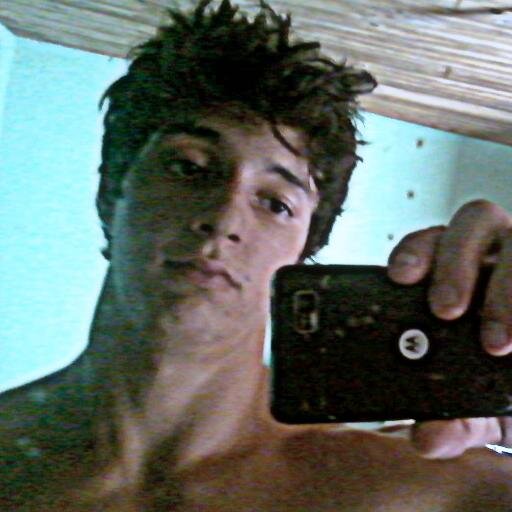 colegas eu tenho 20, amigos eu tenho 6 , que eu vejo sempre só 4 , que eu posso conta só 3