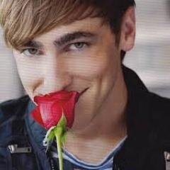 lolyluz1327's profile picture. 