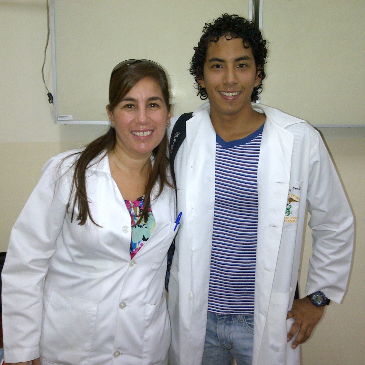 Médico. UCSG. Nadador.