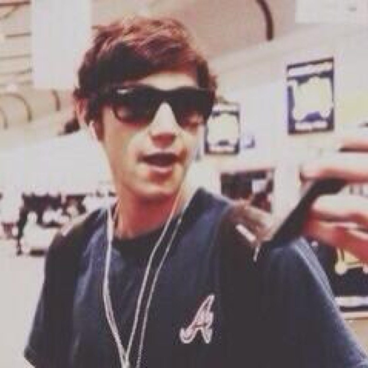This is a free follow (: follow my main acc @lukescuteness
