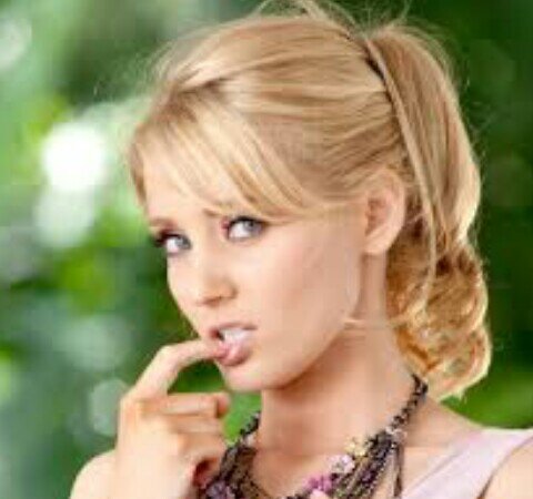 ‏♡أنا قلبي لم يخلق ليحقد على أحد♡اقولها سبت واحد♡خلقني  بكامل وصفي الواحد الاحد♡