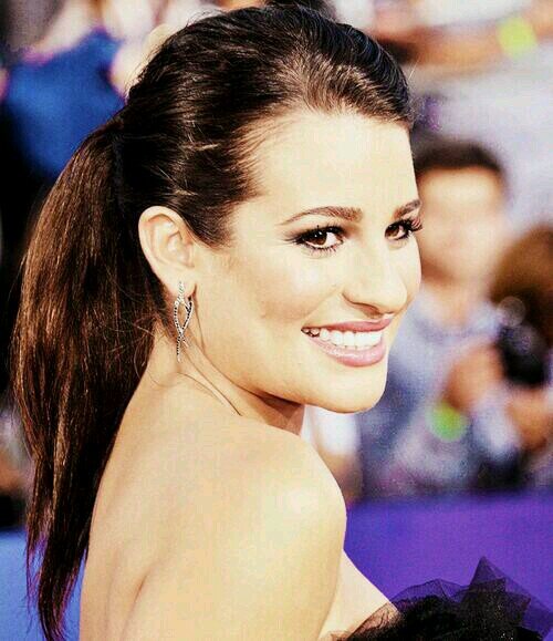 this is a free follow ! please follow @leasdemi for me??? :))