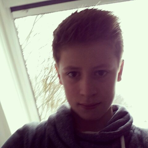 instagram: maxalbers12345                       snapchat: maxboy12345