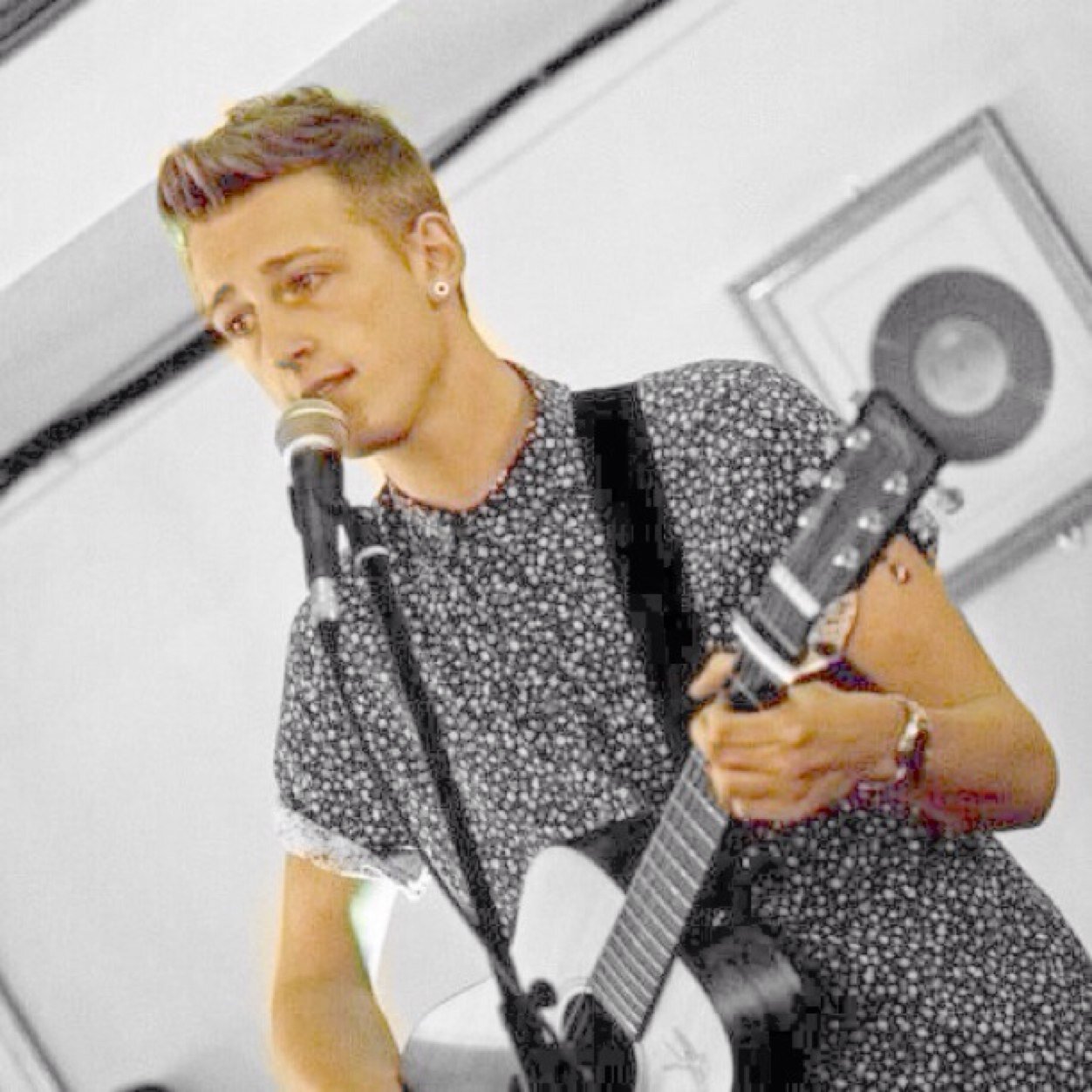Fanpage to support @AshJSherlock