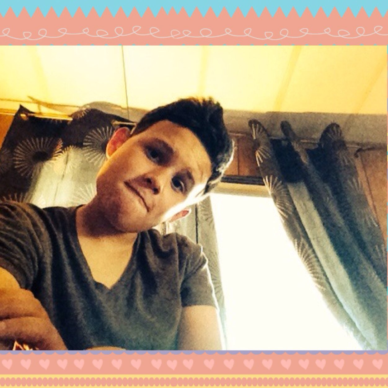 EthanJBeaumont's profile picture. Flowers are the best!♡