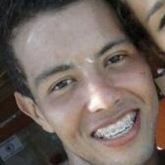 Estudante de Economia e musico crisão, um ser humano diferente, visionário, sujeito a td, mas q busca e vive a verdadeira felicidade e o amor em Deus...