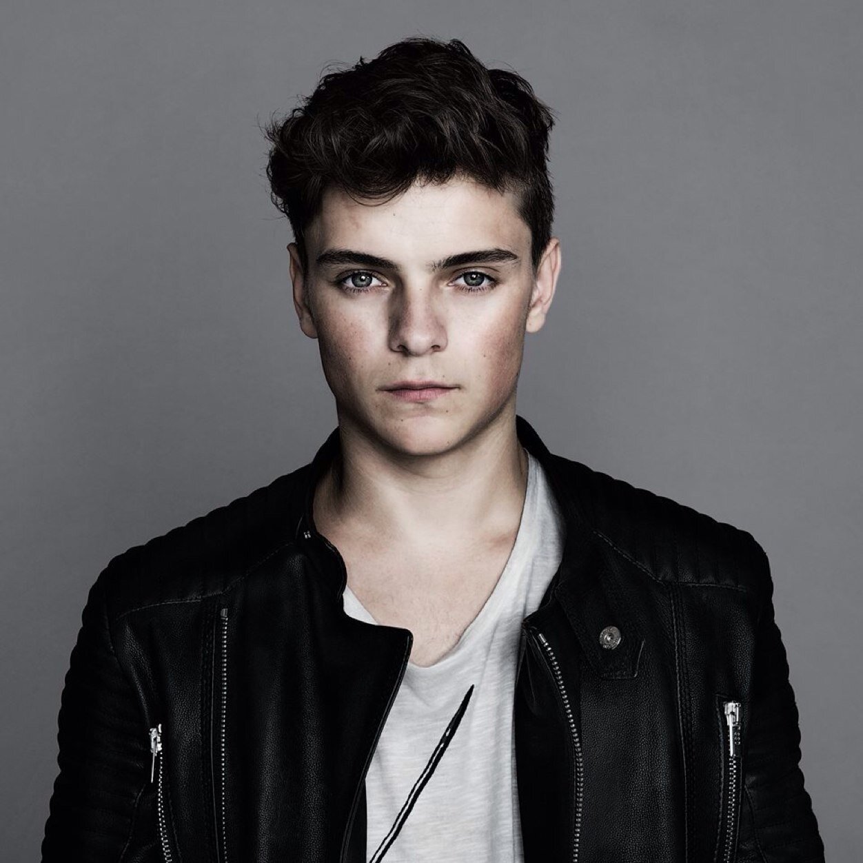 Bassjackers - Crackin (Martin Garrix Edit)' is out now! || Martin tweeted me: love! 2/2/14 || Unconditional love for Martin!
