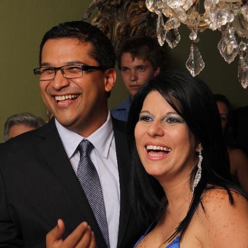 Entrenadora, amo enseñar. Soñadora, alegre. Enfocada en mis objetivos. Creo en Venezuela.Orgullosa de mis hijos. Amante de mi esposo. Cristiana.