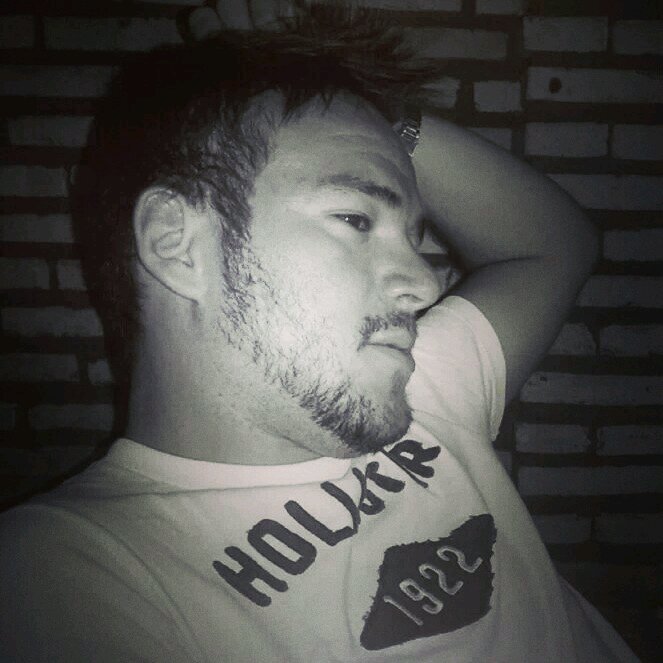 SIMPLEMENTE YO JEJEJJE..!!! amigo de sus amigos fiel a sus principios..!!