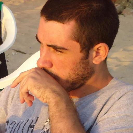 Peronista Kirchnerista. Diseñador en Comunicación Visual. Militante del proyecto Nacional y Popular.