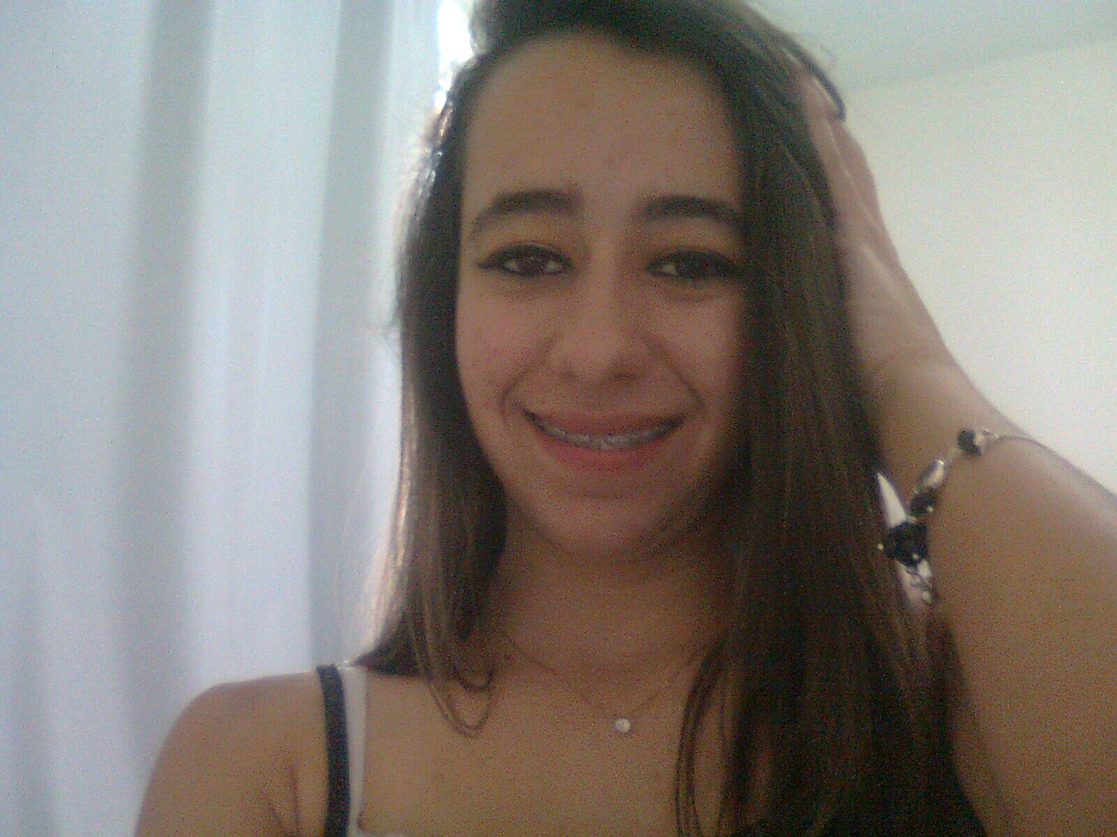 Eu sorrio bonito e deixo os outros querendo sαber o segredo que me fαz feliz; XD
Eu sou ..joyce... Twittando 4ever! :X