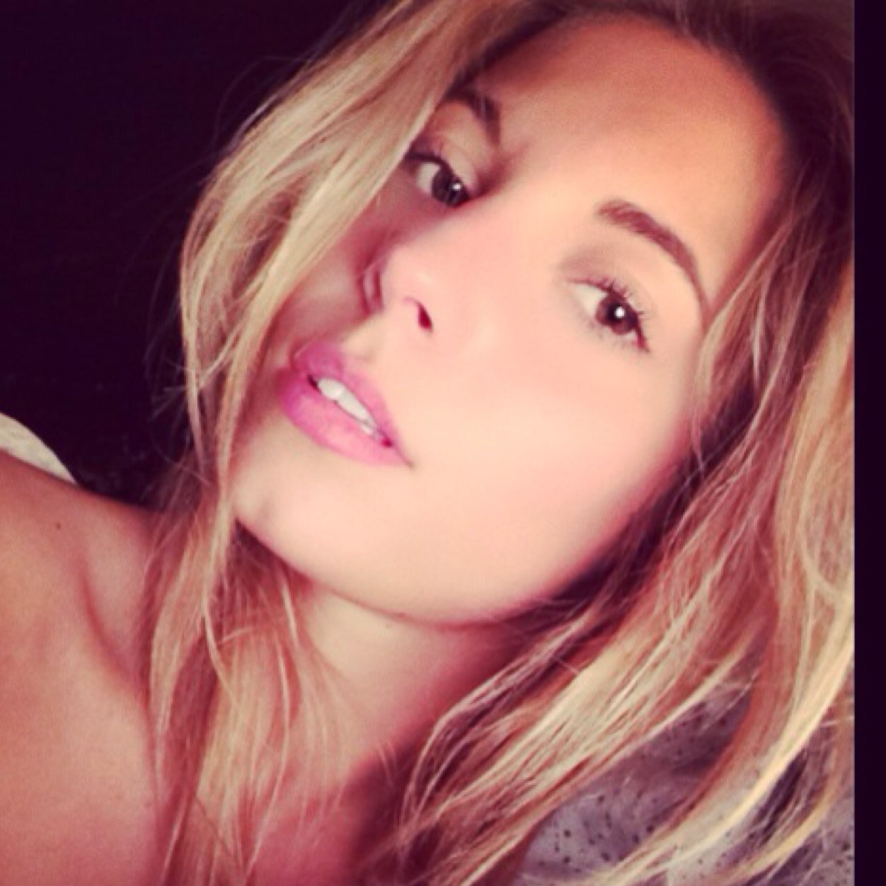 Mathilde ex-candidate de la @StarAcademy sur @NRJ12lachaine - Compte Officiel - http://t.co/OTTcszCZQ1