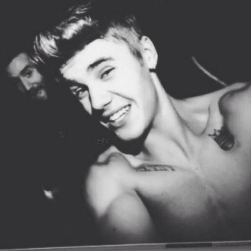 I gave you a free follow , please follow @Fchrii i'll be followback you ♥