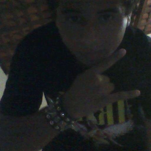 Sou rockeiro,dizertido,sincero e fiel,meninas eu tou solteiro viu.                                                    I Love Rock'N'Roll