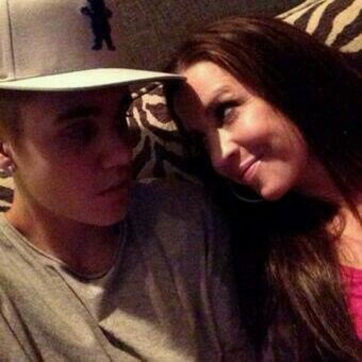 Hi:* i love you justin i love you miley cyrus follow me justin follow me
