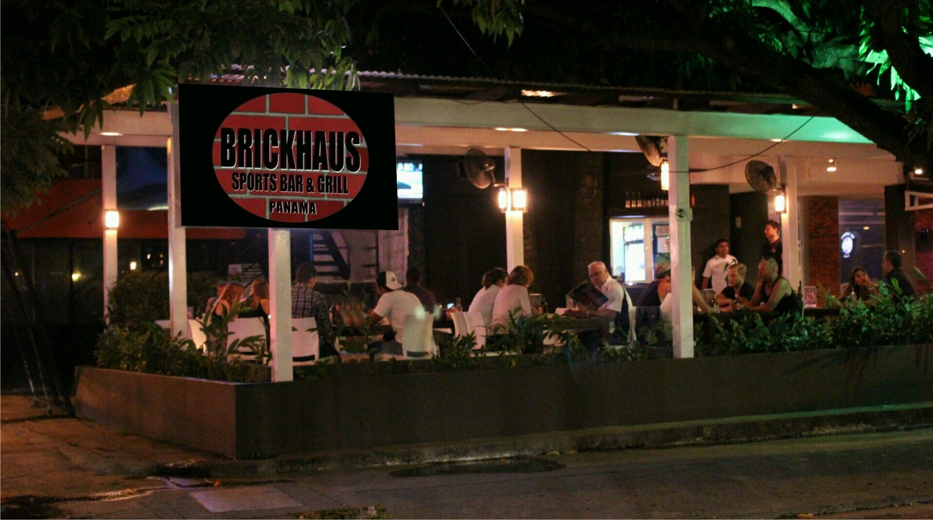 Brickhaus Sports Bar & Grill
calle uruguay, esquina calle 48 bella vista