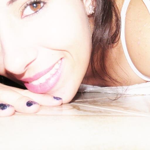 Será que alguém me explica o sentido da vida ? 
Me aponta uma saída ou me conta um segredo
Me ensina a crescer sem olhar pra trás e sentir medo ♫♫