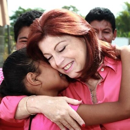 Maestra, madre, psicóloga. Emprendedora y transformadora. Fundadora de Casa Esperanza. Ex-Ministra y Alcaldesa de Panamá ¡Bienvenidos a mi twitter!