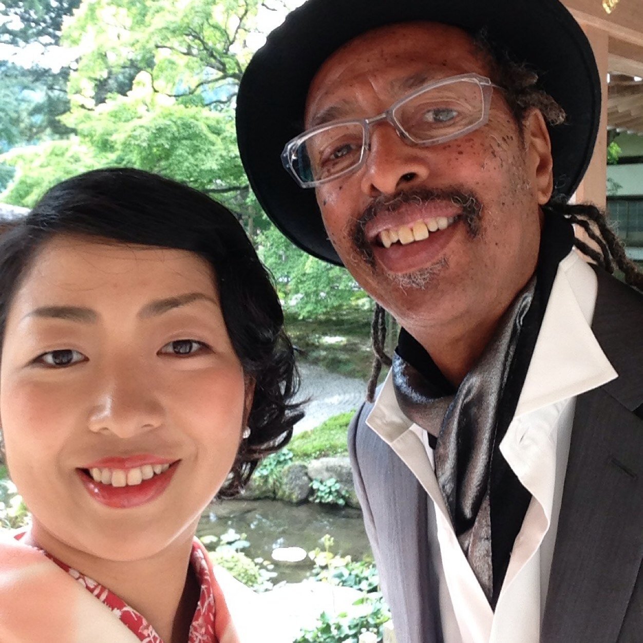 ワニのところで働いている。