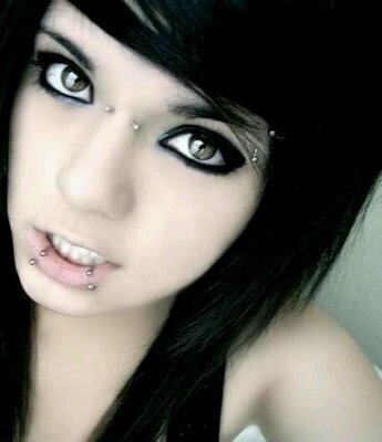 queen_jaca's profile picture. hi I'm jaca I'm single bi 16 looking sister is @thtfallenangel fake  i play in a band RP