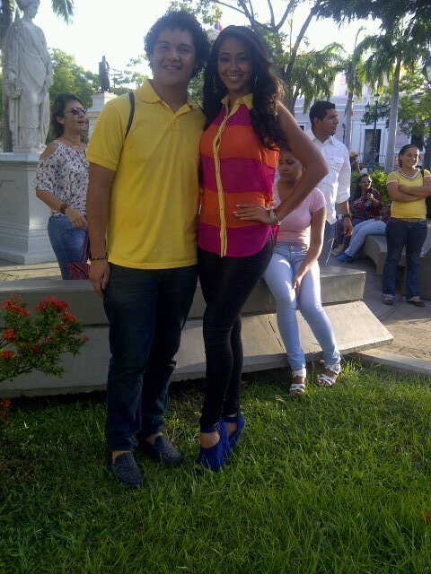 Rumbero como yo ninguno ,tambien me enamoro, luchador de mis sueños y futuro Odontologo♥