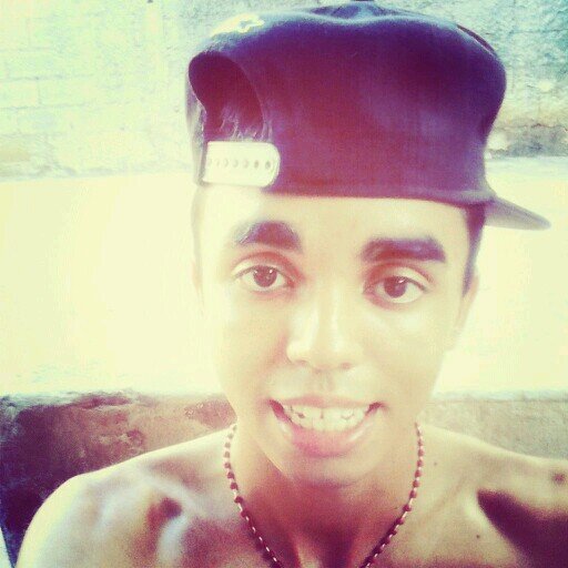 Ouvir musica,  net , sair com amigos , chocolate