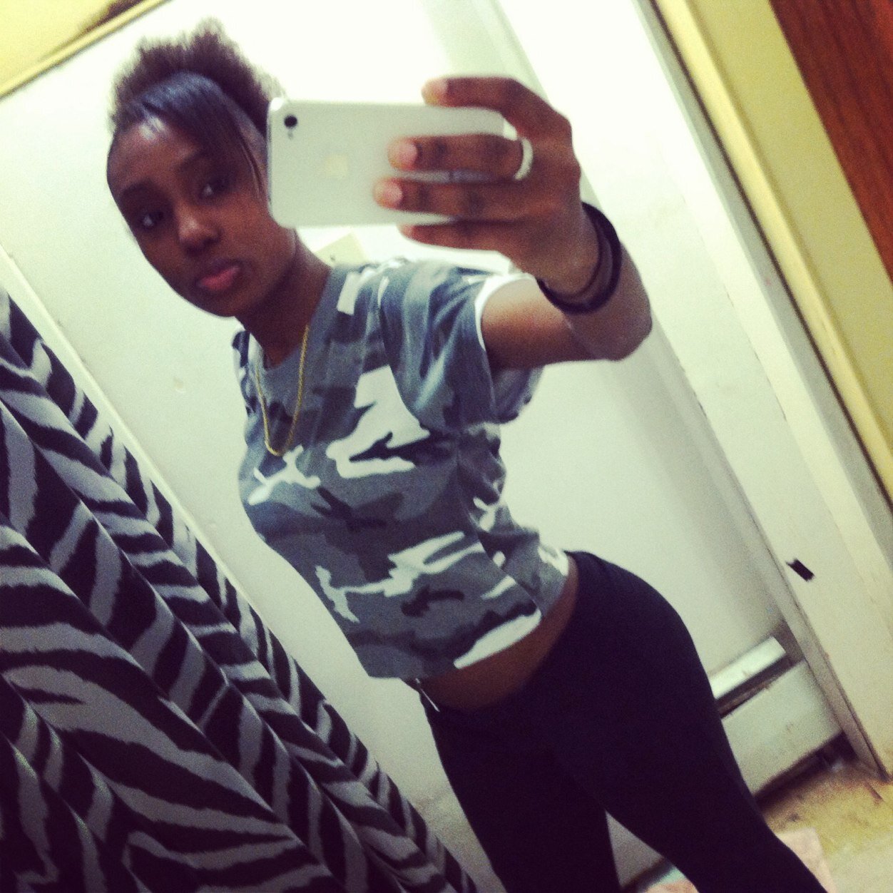 shawna ¦ 21 ¦ #worklife ¦ #2Jobs ¦ #CollegeSoon ¦ #followback ¦  :*