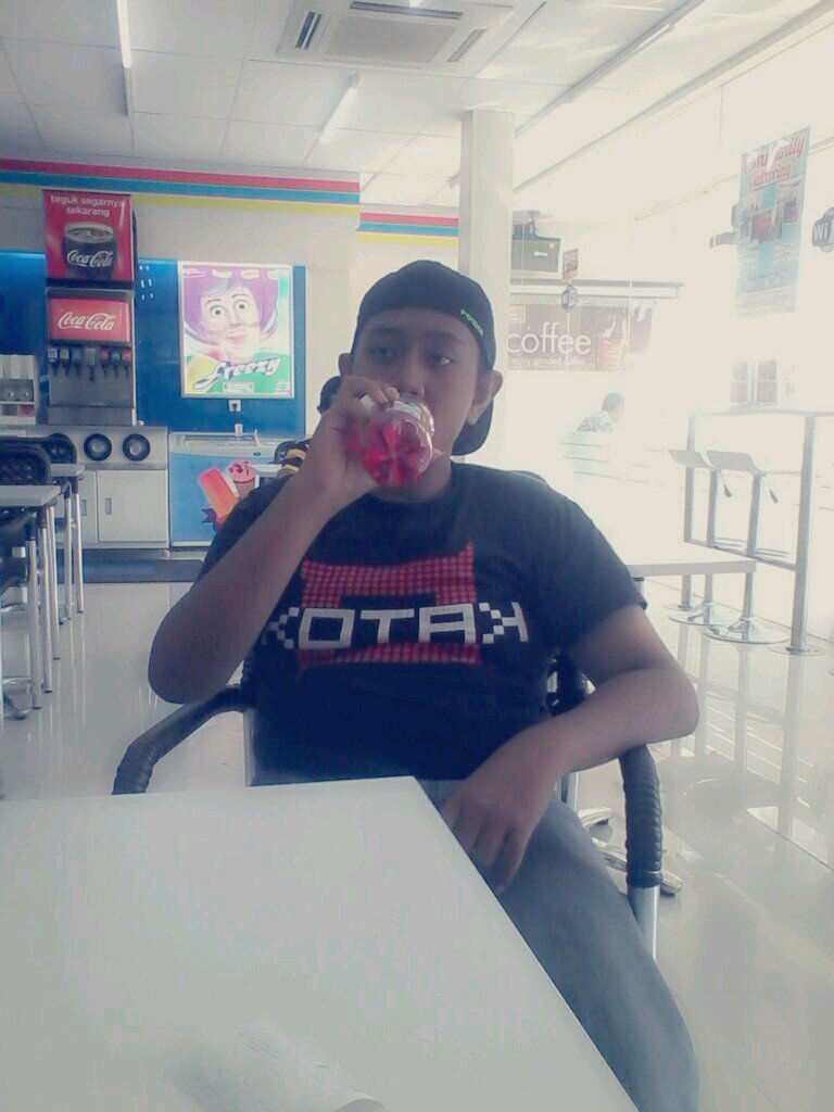 sekolah di SMK Teknik PAL Grade 11