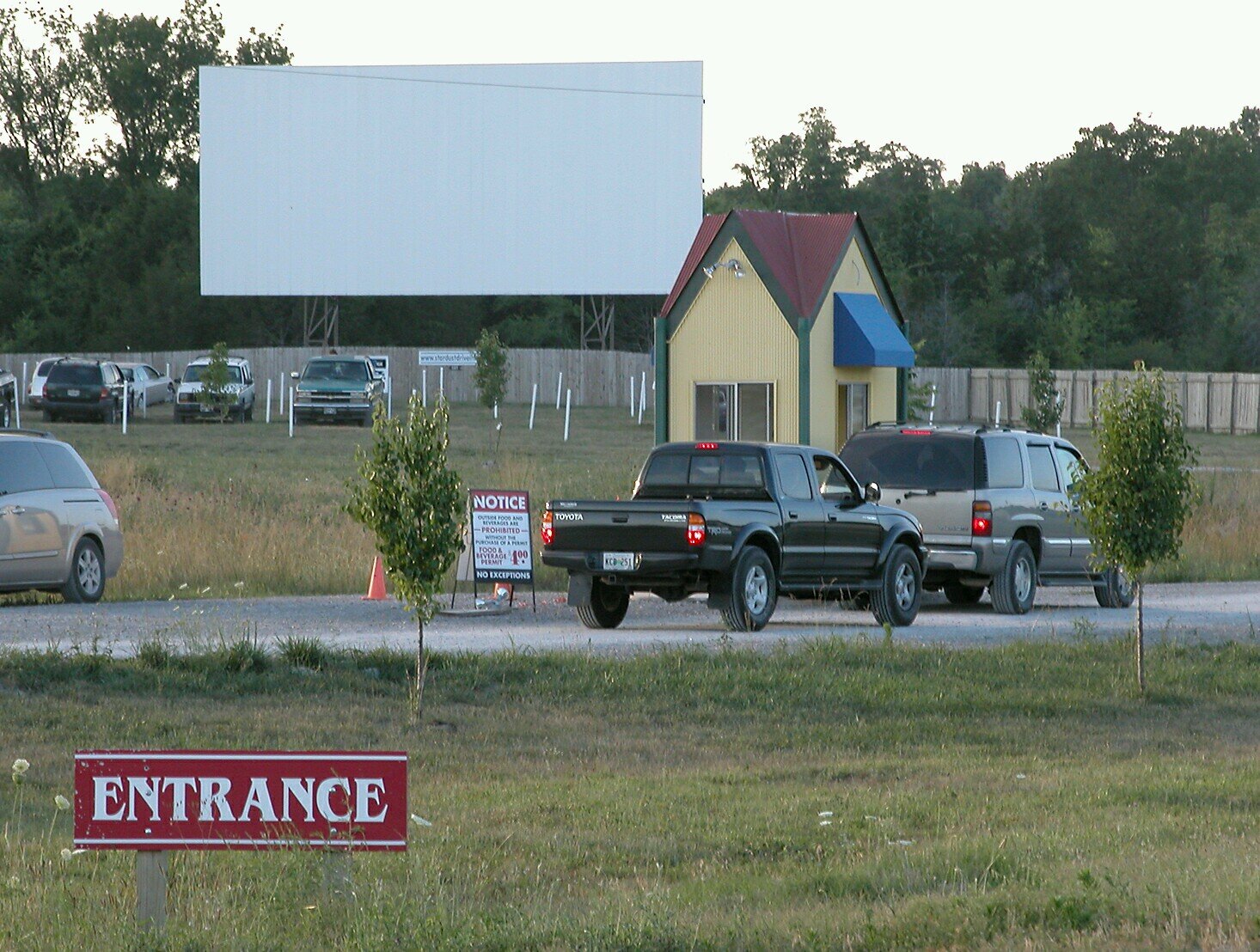 Middle Tennessee's Family Fun Place Under the Stars
Nashville's closest Drive-In Theatre!