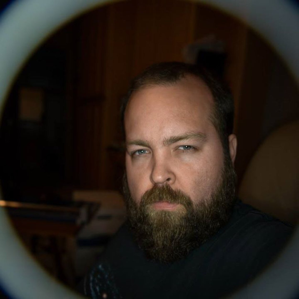 I am a photo-geek with Bachelor of Fine Art from the Academy of Art in San Francisco. I specialize in editorial and environmental portraiture.