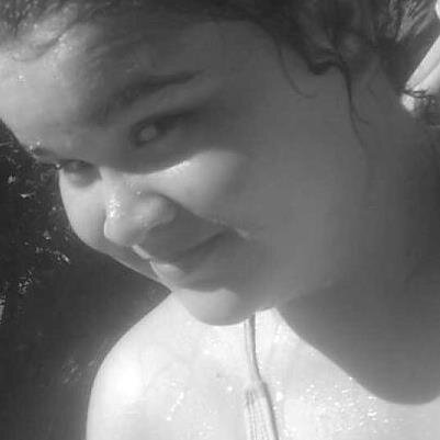 Soy belieber , Directioner y selenator.Naci un 4 de junio, soy de Argentina.Amo bailar y cantar:)