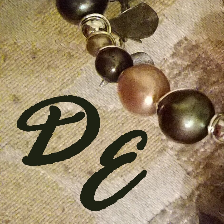 Artist, jewelry maker, mom and proud wife of a man kicking cancer's ass! Tough times don't last...tough people do.