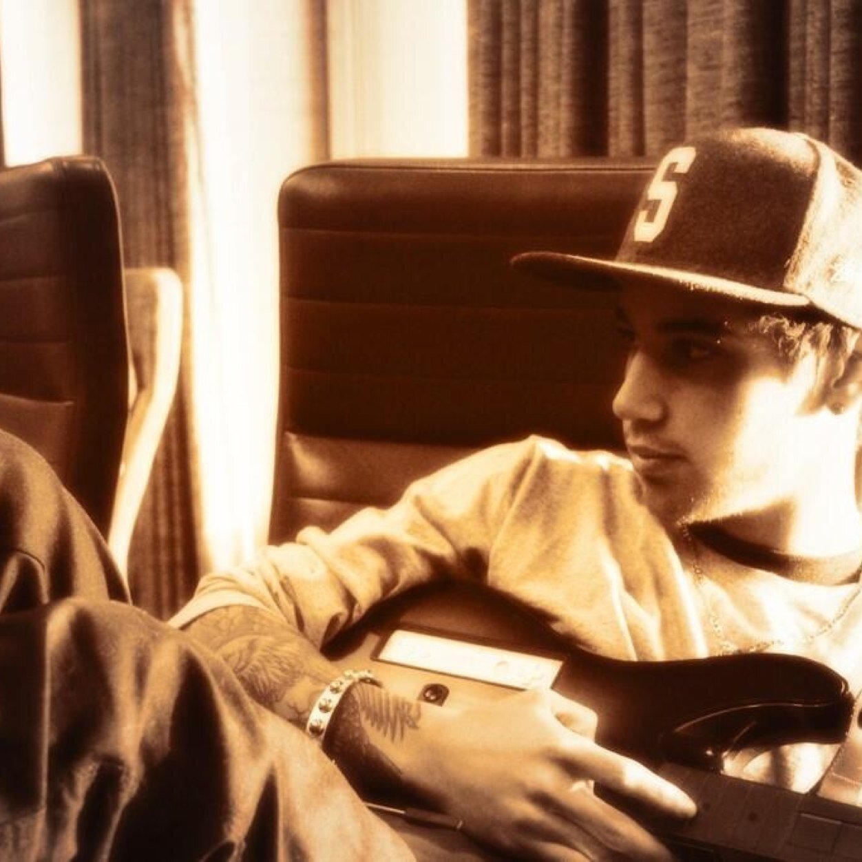 AaronMoon_'s profile picture. Dude who does crazy (But awesome) Shit on youtube with his mates. I like to kiss and... Probably a bad influence on you. ~Rp-Taken~