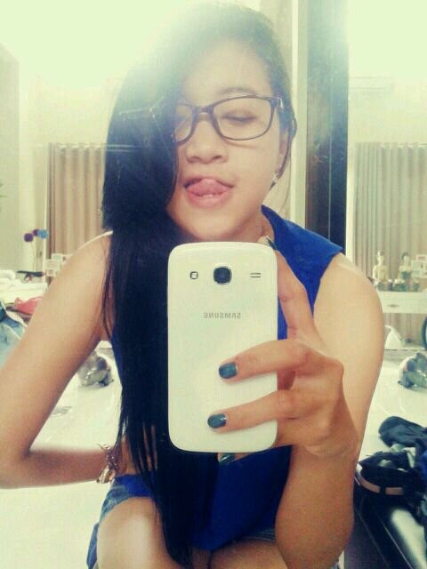 cewek kacamata